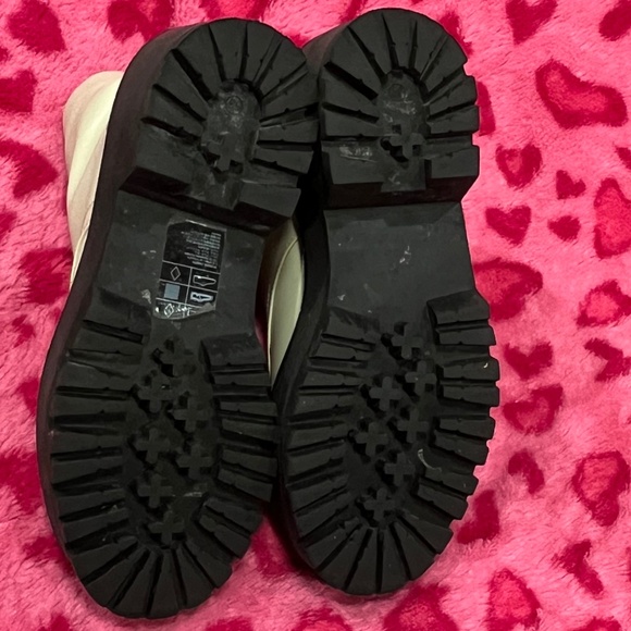 Boots - Picture 7 of 8